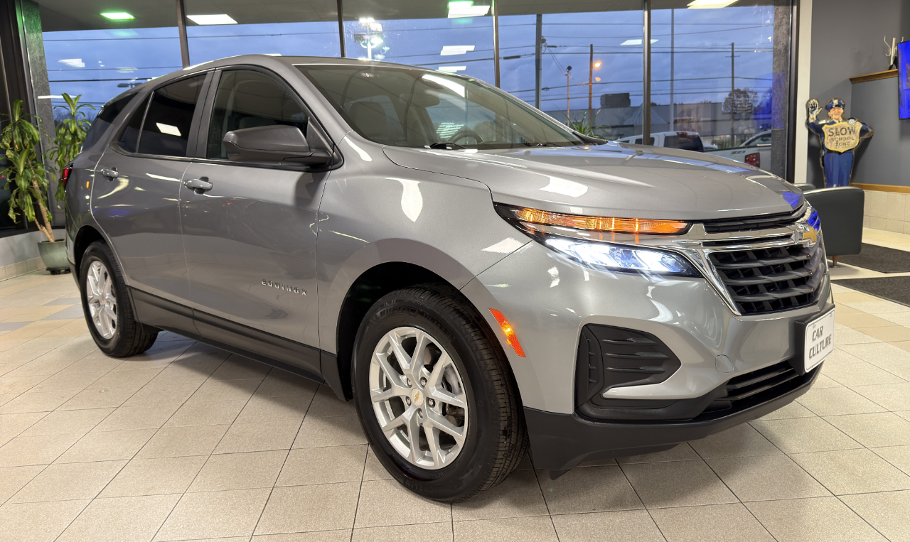 2024 Chevrolet Equinox LS photo 2