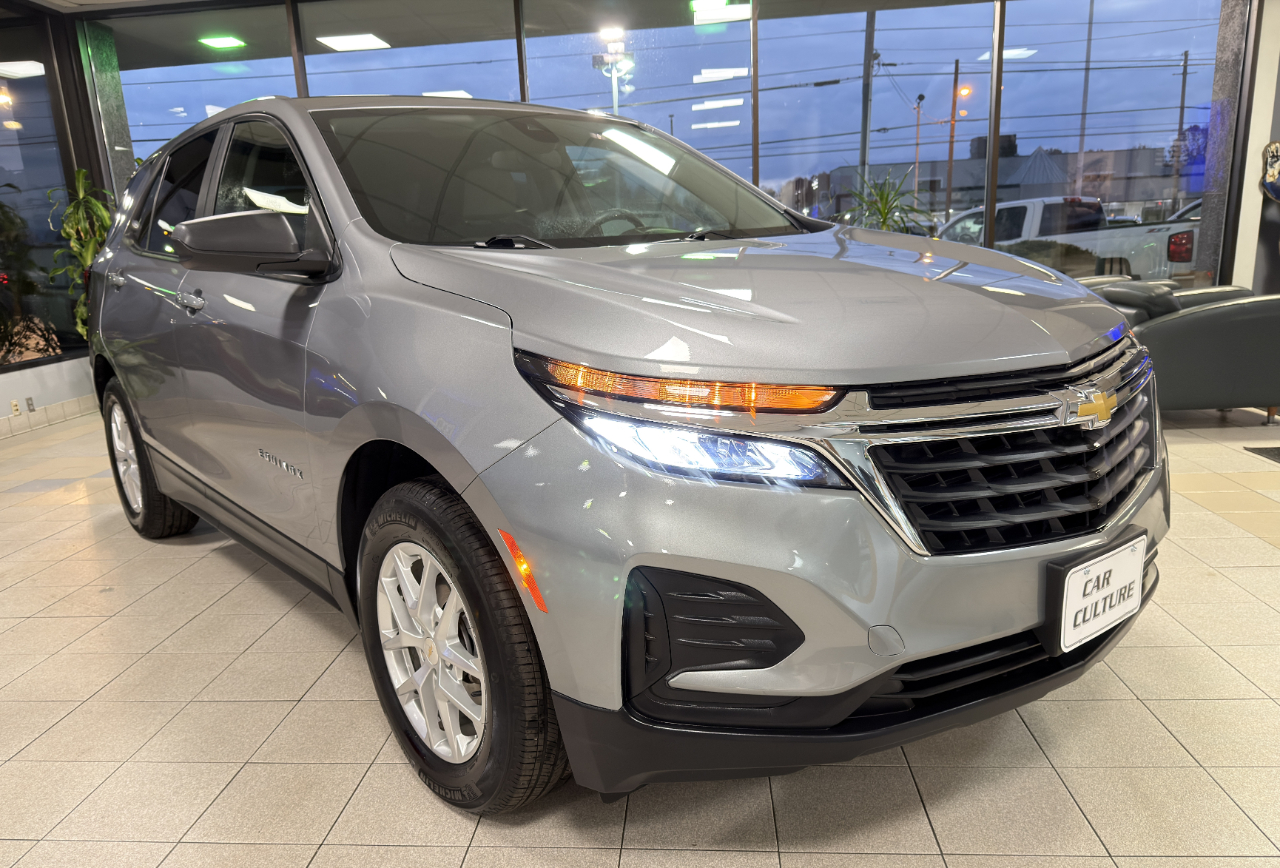 2024 Chevrolet Equinox LS photo 3