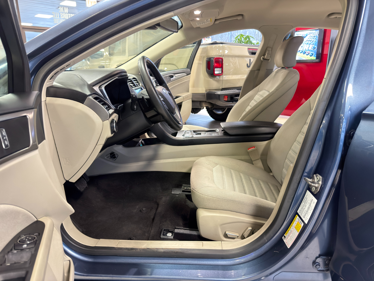 Ford Fusion SE FWD 2019