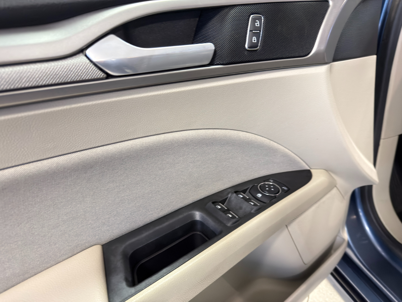 Ford Fusion SE FWD 2019