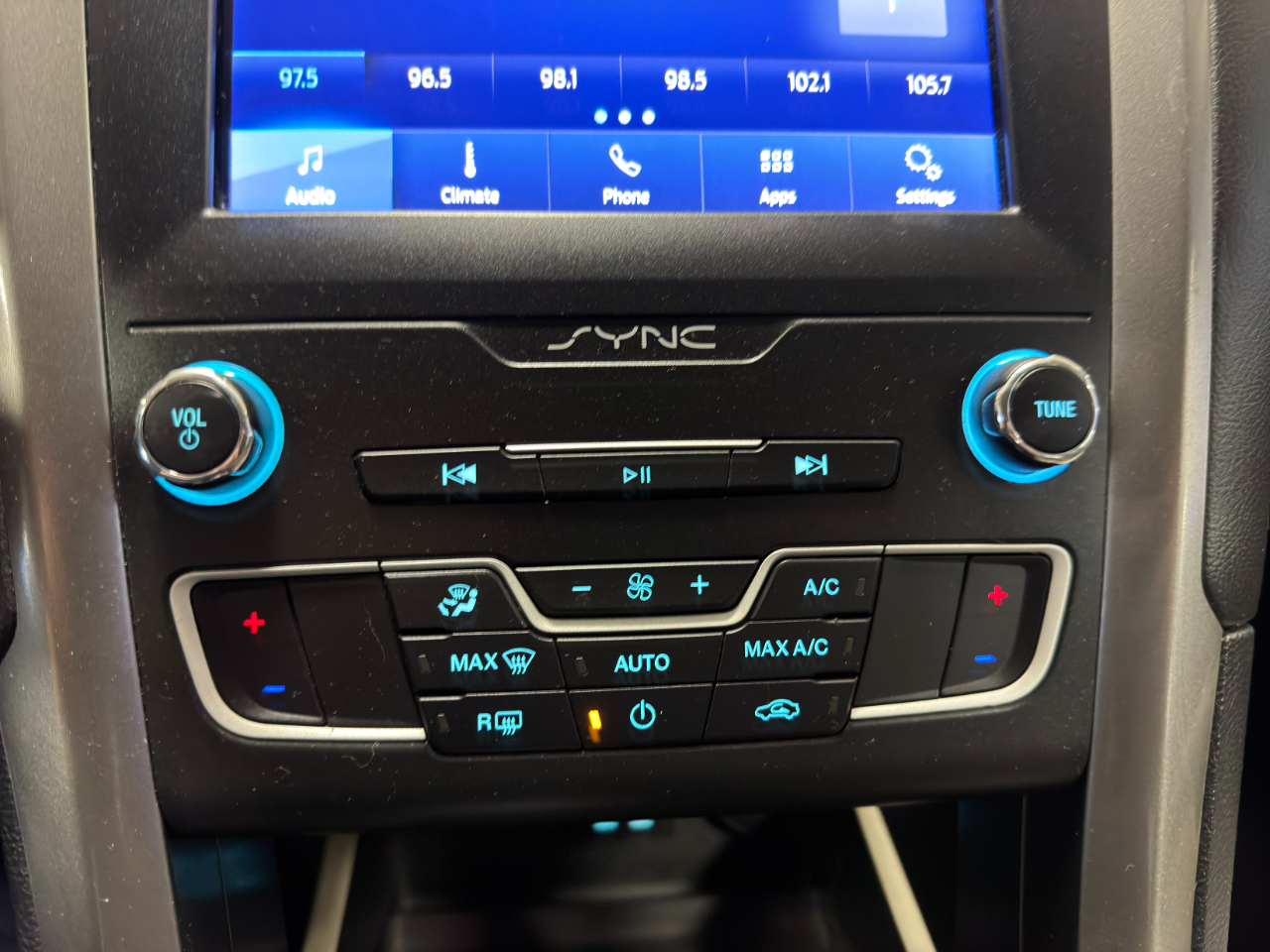 Ford Fusion SE FWD 2019