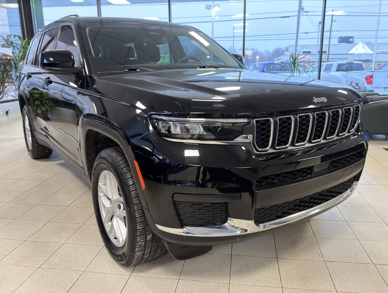 Jeep Grand Cherokee L Laredo 4x4 2023