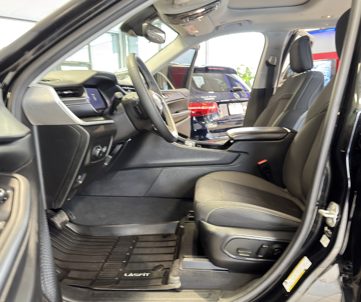 Jeep Grand Cherokee L Laredo 4x4 2023