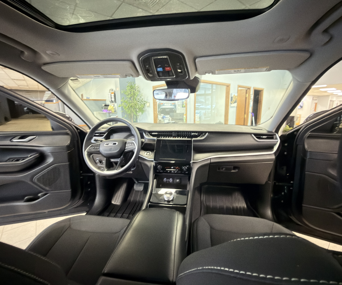 Jeep Grand Cherokee L Laredo 4x4 2023