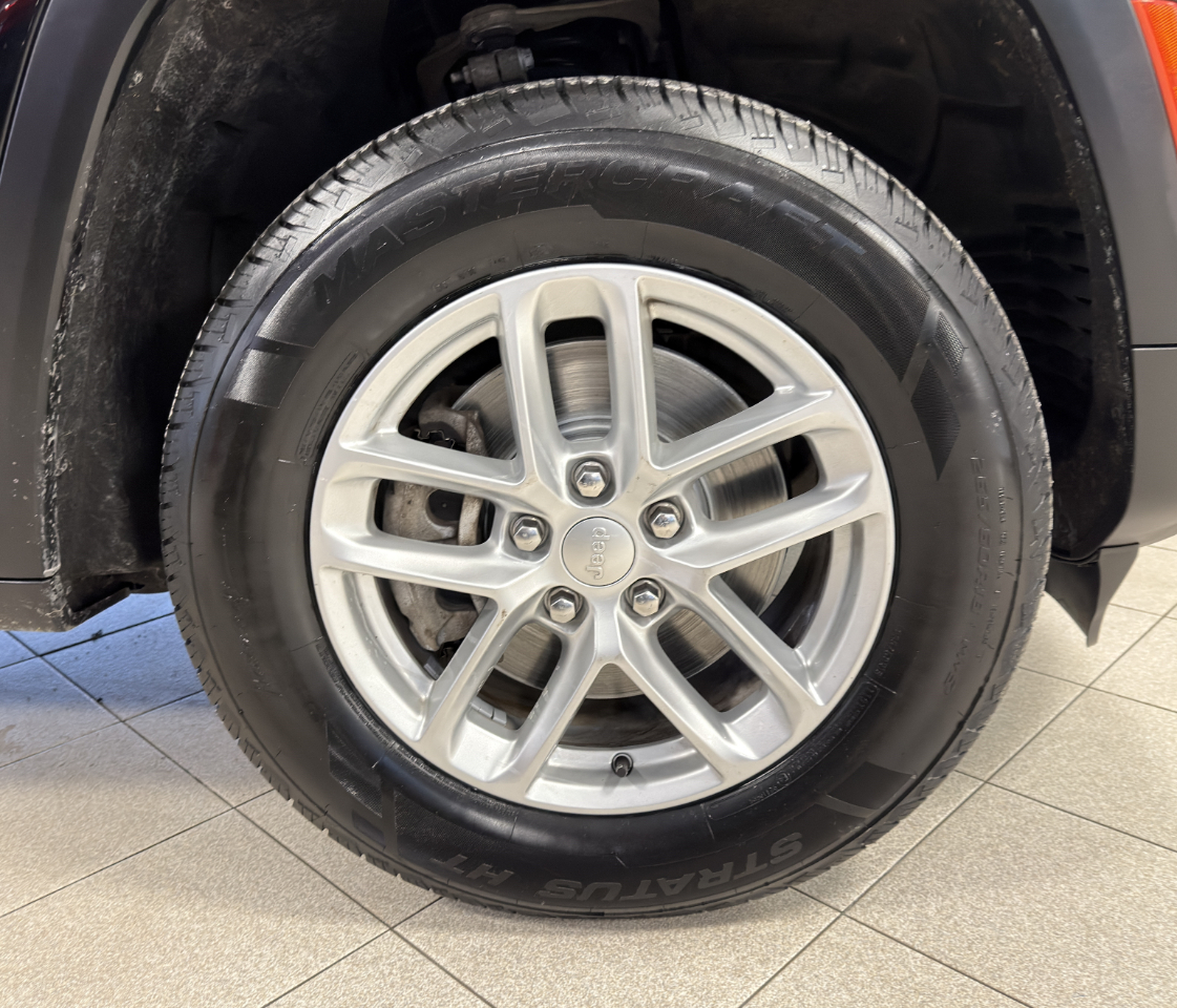 Jeep Grand Cherokee L Laredo 4x4 2023