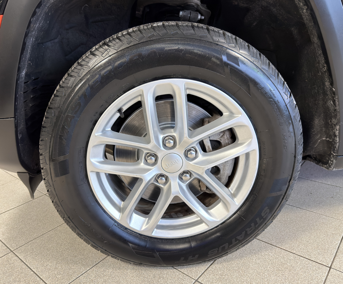 Jeep Grand Cherokee L Laredo 4x4 2023