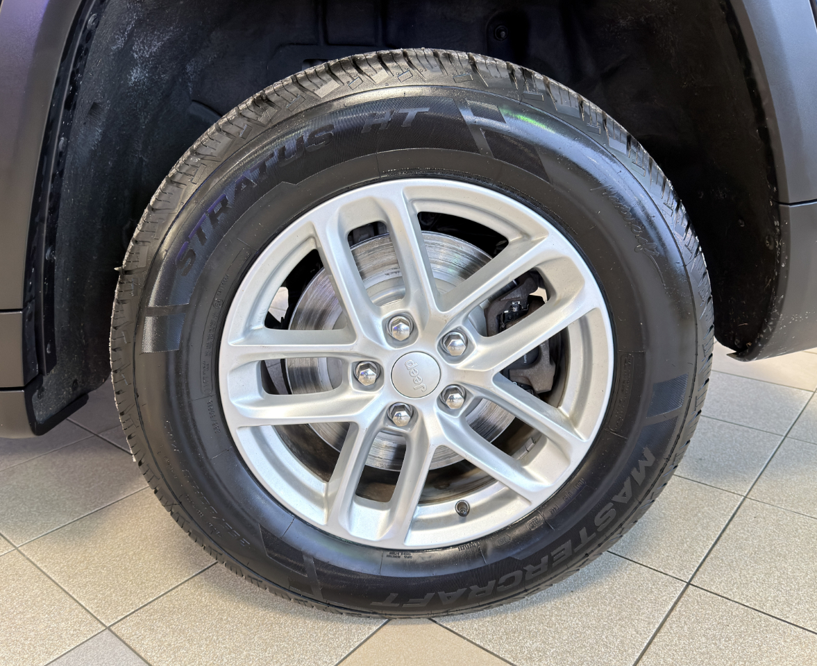 Jeep Grand Cherokee L Laredo 4x4 2023