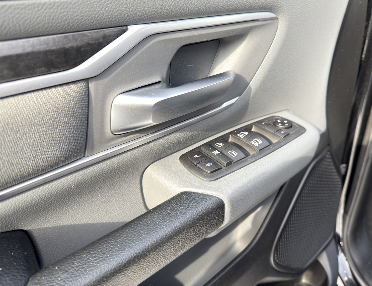 RAM 1500 Big Horn Crew Cab 4WD 2021