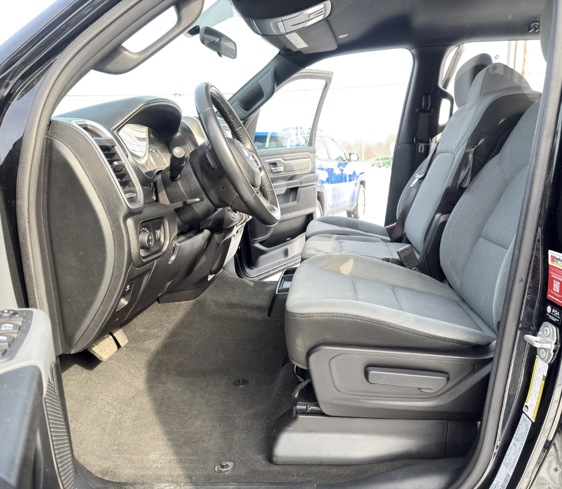 RAM 1500 Big Horn Crew Cab 4WD 2021