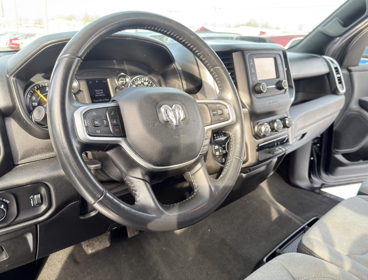 RAM 1500 Big Horn Crew Cab 4WD 2021