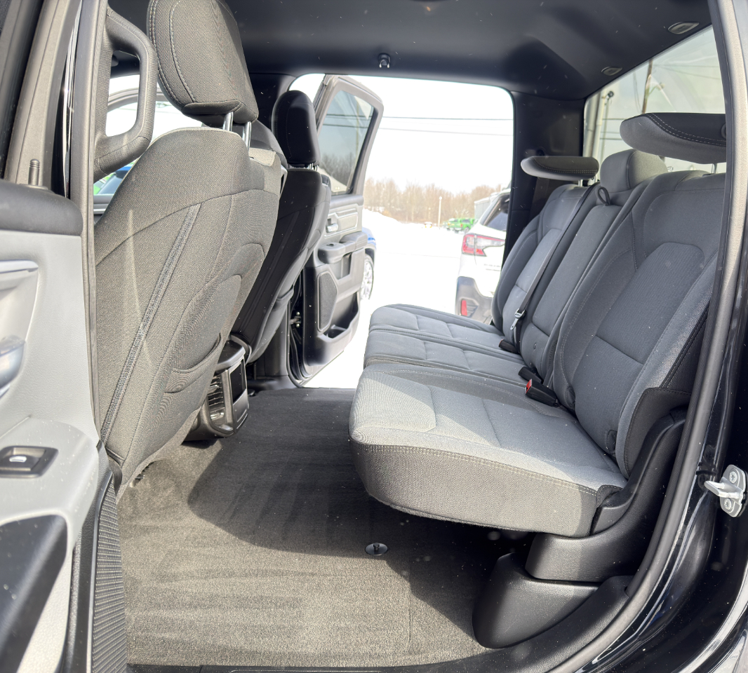 RAM 1500 Big Horn Crew Cab 4WD 2021