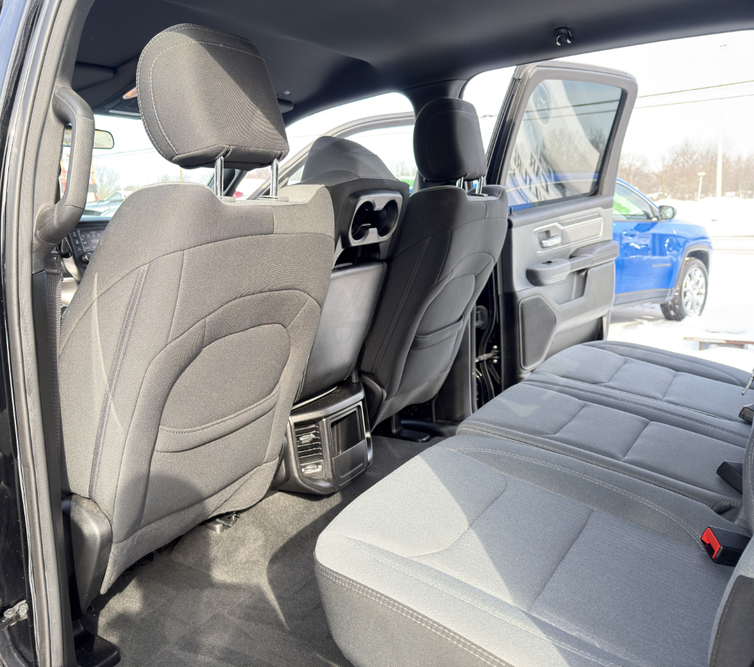 RAM 1500 Big Horn Crew Cab 4WD 2021