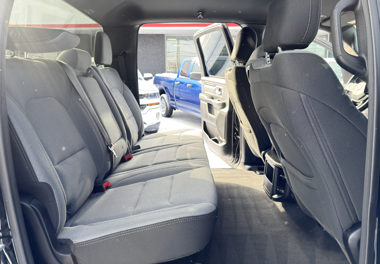 RAM 1500 Big Horn Crew Cab 4WD 2021