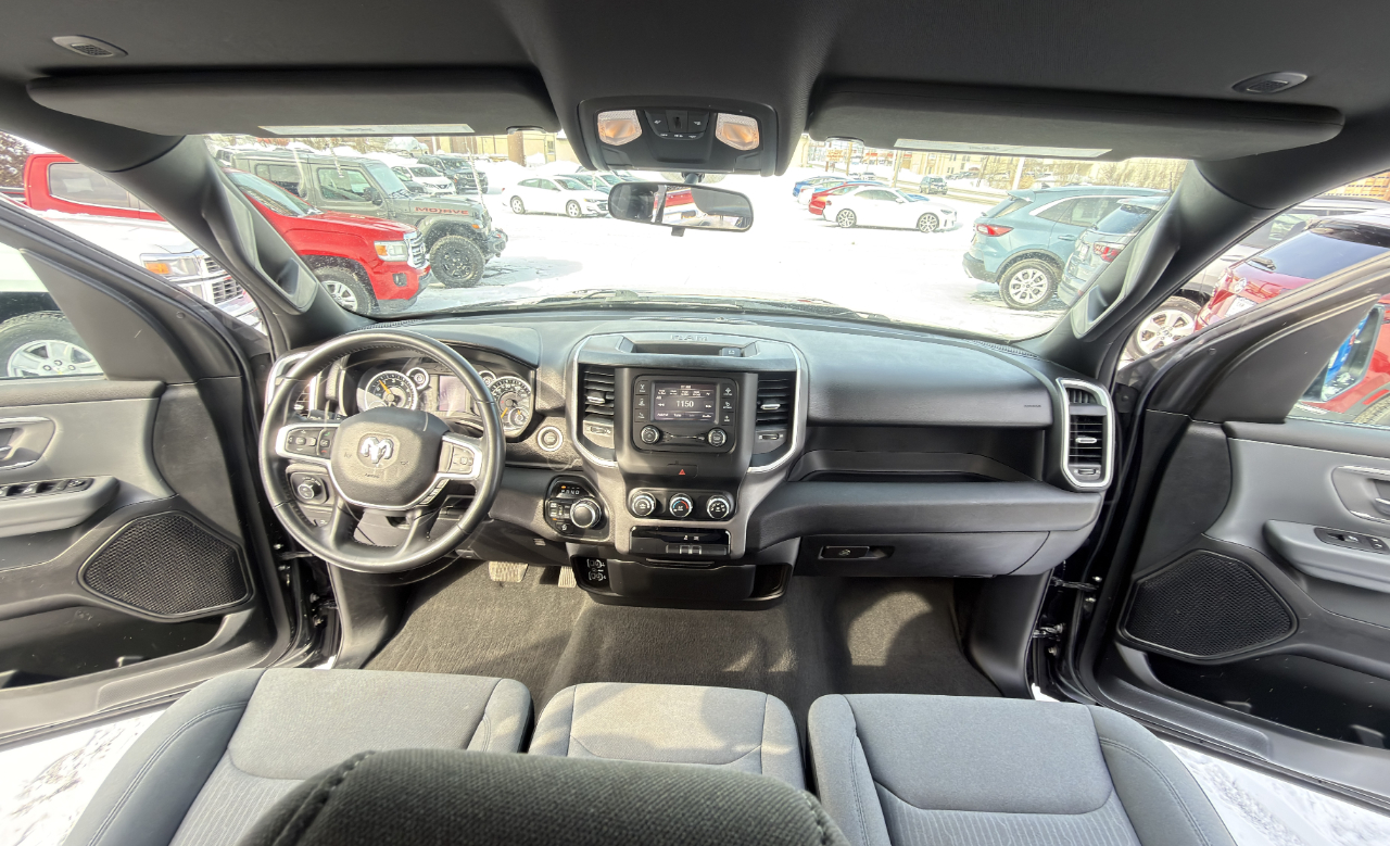 RAM 1500 Big Horn Crew Cab 4WD 2021