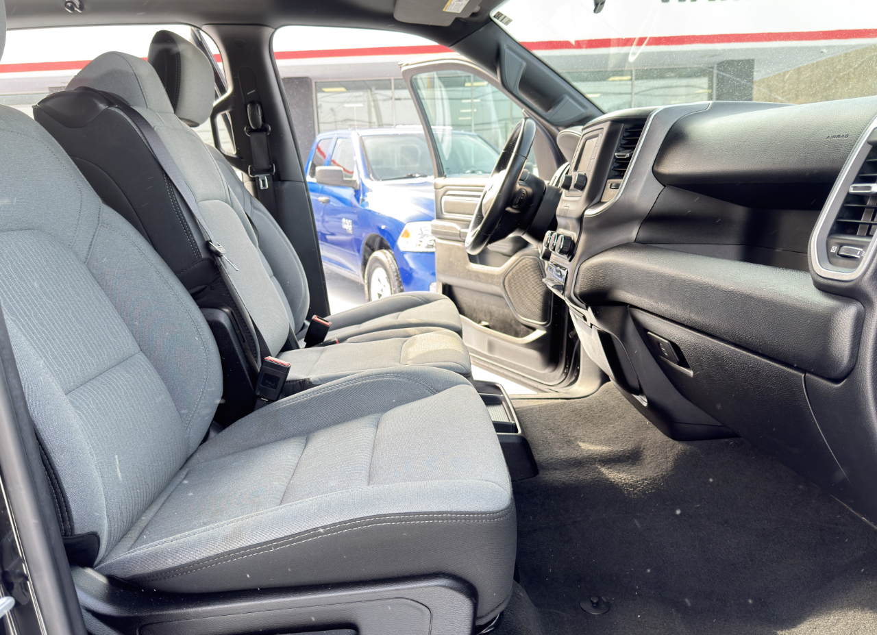 RAM 1500 Big Horn Crew Cab 4WD 2021