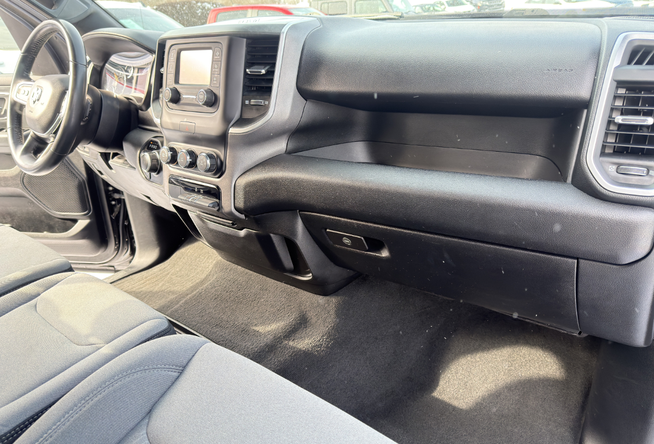 RAM 1500 Big Horn Crew Cab 4WD 2021