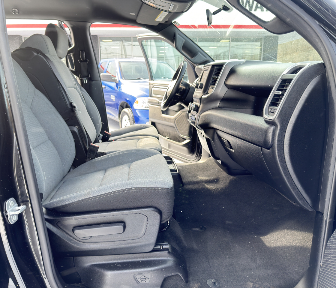 RAM 1500 Big Horn Crew Cab 4WD 2021