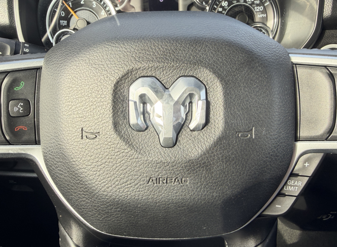 RAM 1500 Big Horn Crew Cab 4WD 2021