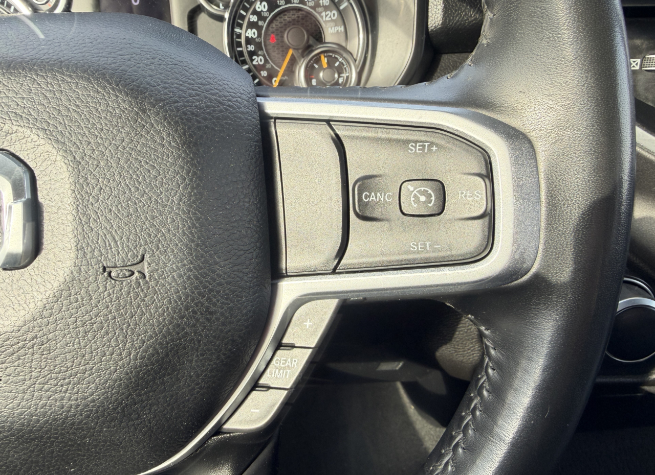 RAM 1500 Big Horn Crew Cab 4WD 2021