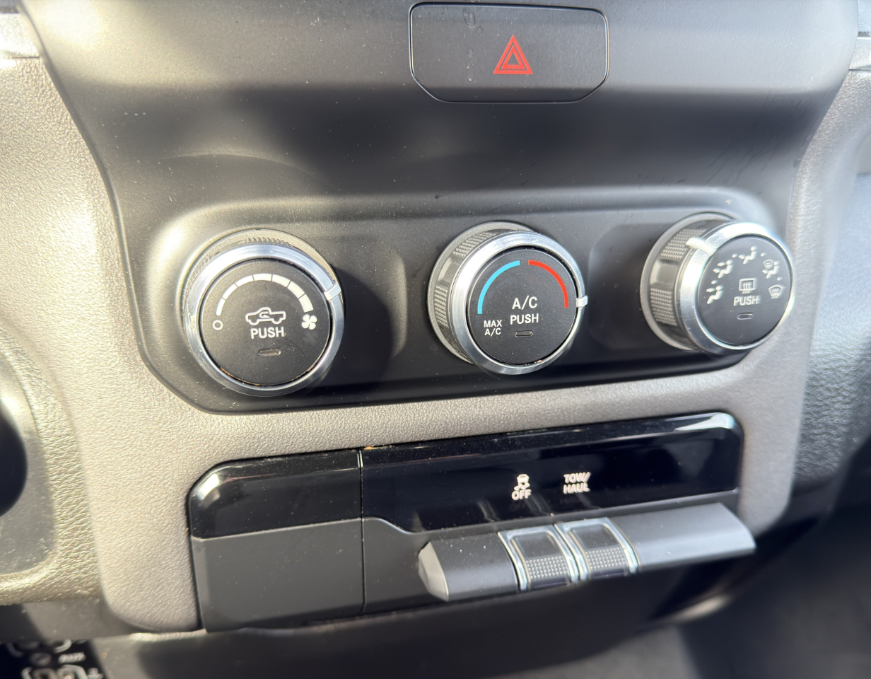 RAM 1500 Big Horn Crew Cab 4WD 2021