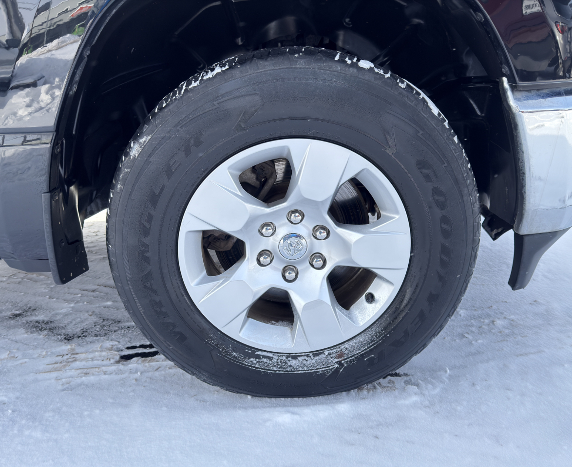 RAM 1500 Big Horn Crew Cab 4WD 2021