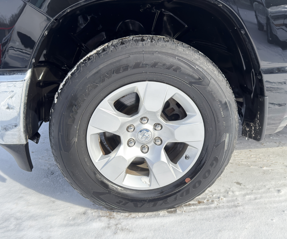 RAM 1500 Big Horn Crew Cab 4WD 2021