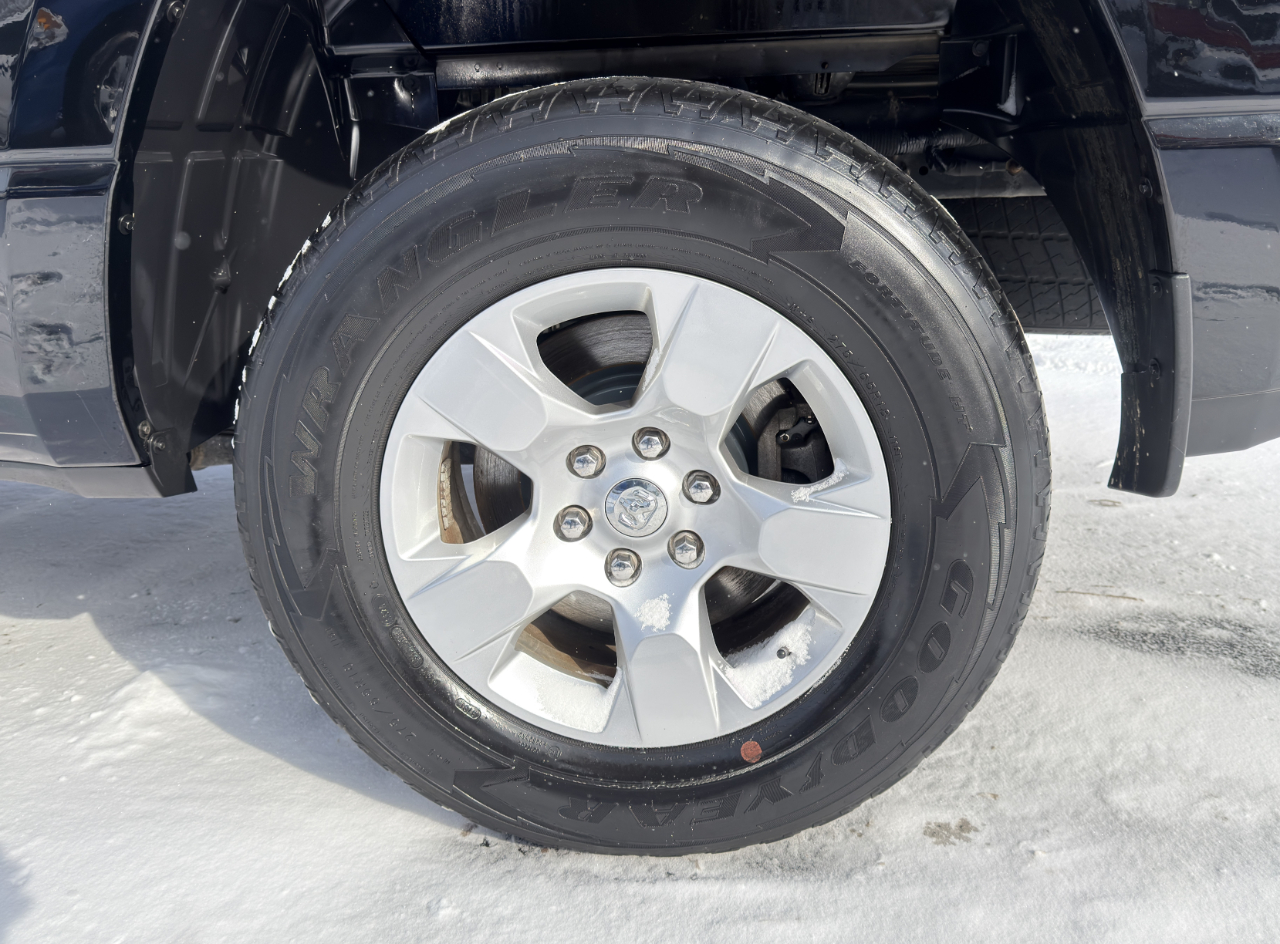 RAM 1500 Big Horn Crew Cab 4WD 2021