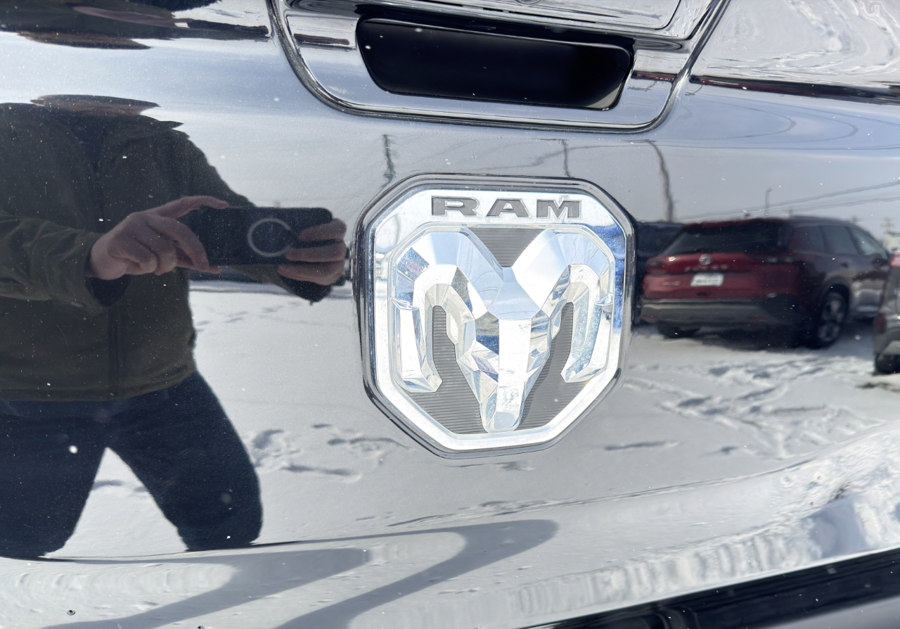 RAM 1500 Big Horn Crew Cab 4WD 2021