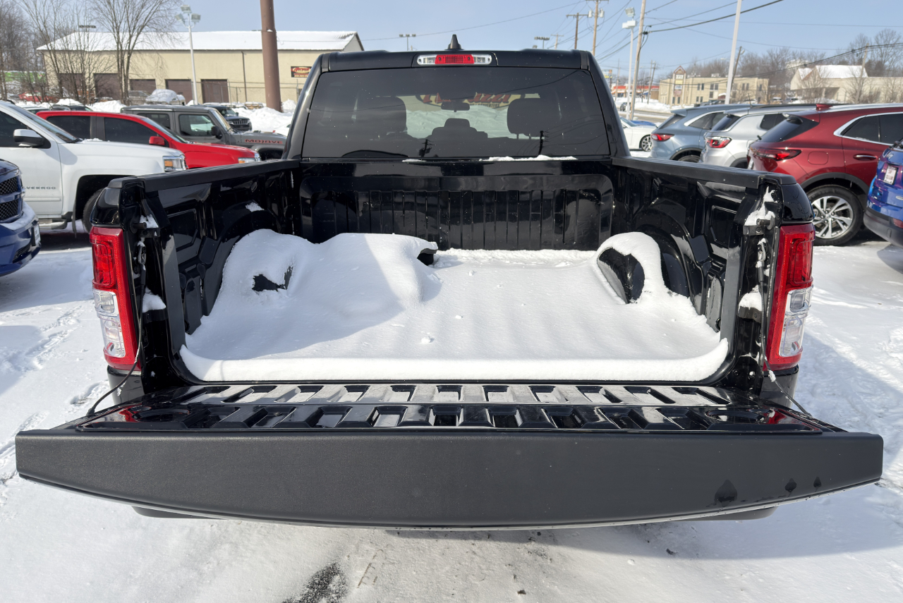 RAM 1500 Big Horn Crew Cab 4WD 2021