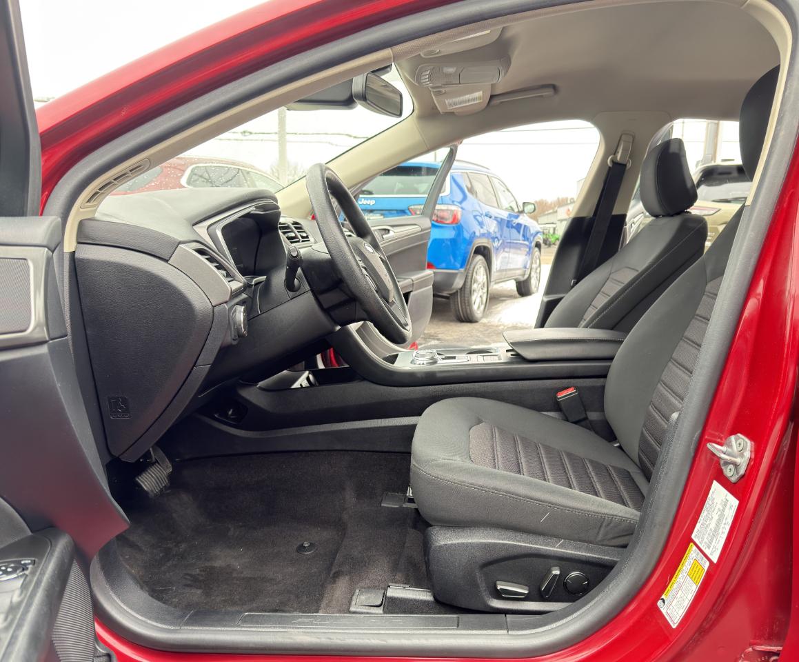 Ford Fusion SE FWD 2020