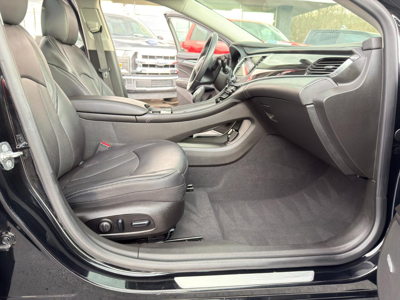 Buick LaCrosse 4dr Sdn Essence FWD 2019