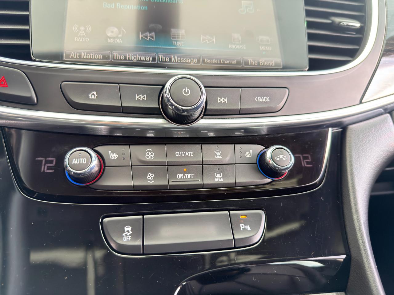 Buick LaCrosse 4dr Sdn Essence FWD 2019