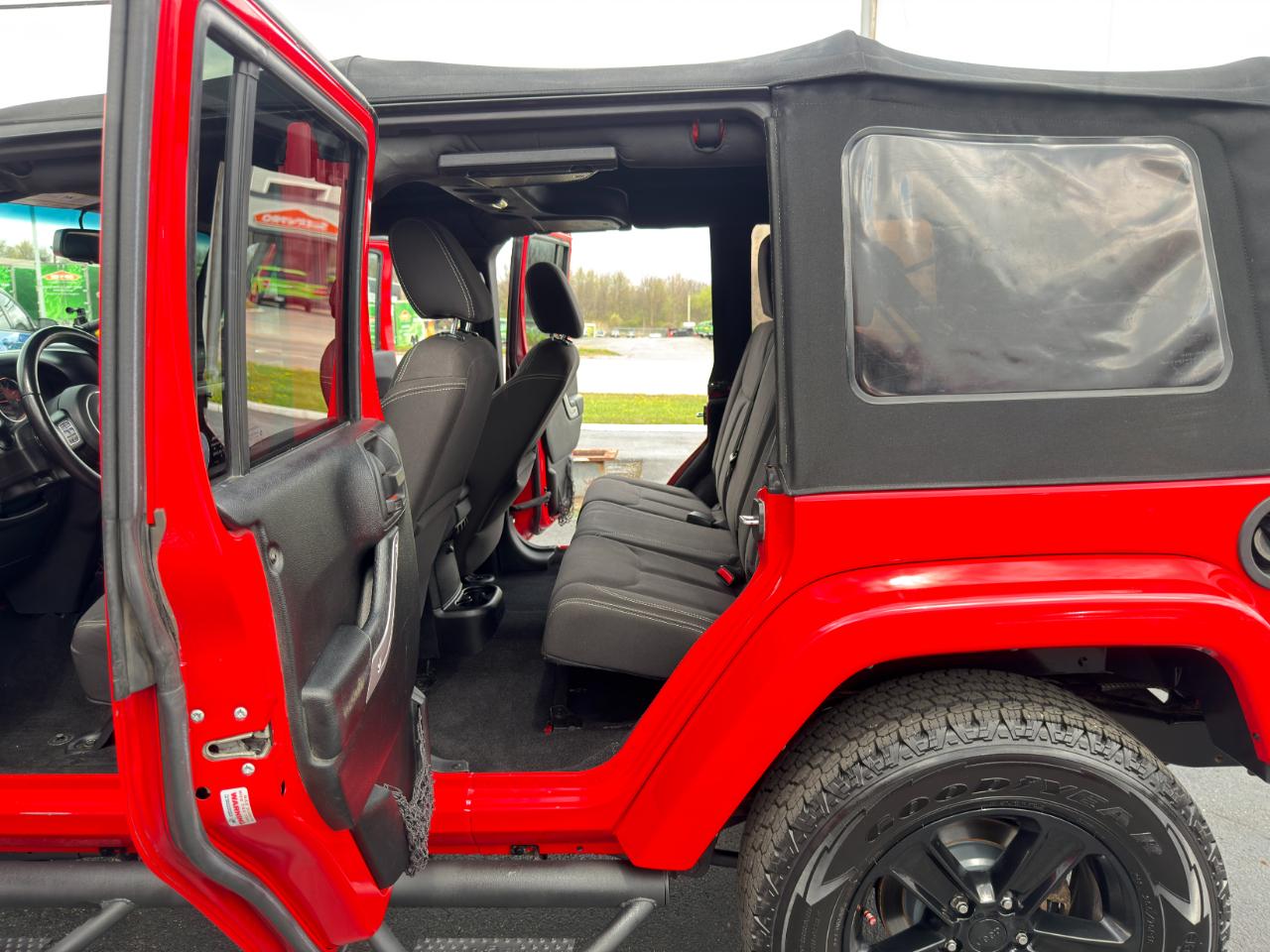 Jeep Wrangler 4WD 2dr Sahara 2017