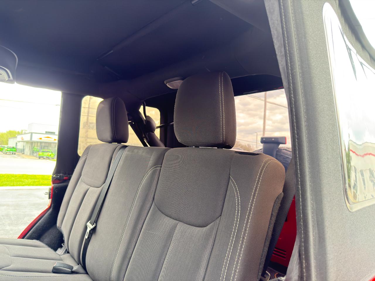 Jeep Wrangler 4WD 2dr Sahara 2017