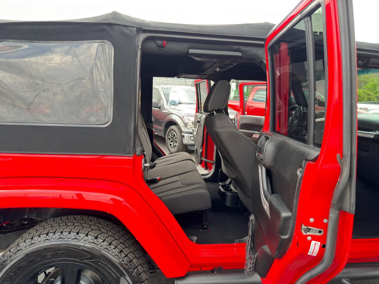 Jeep Wrangler 4WD 2dr Sahara 2017