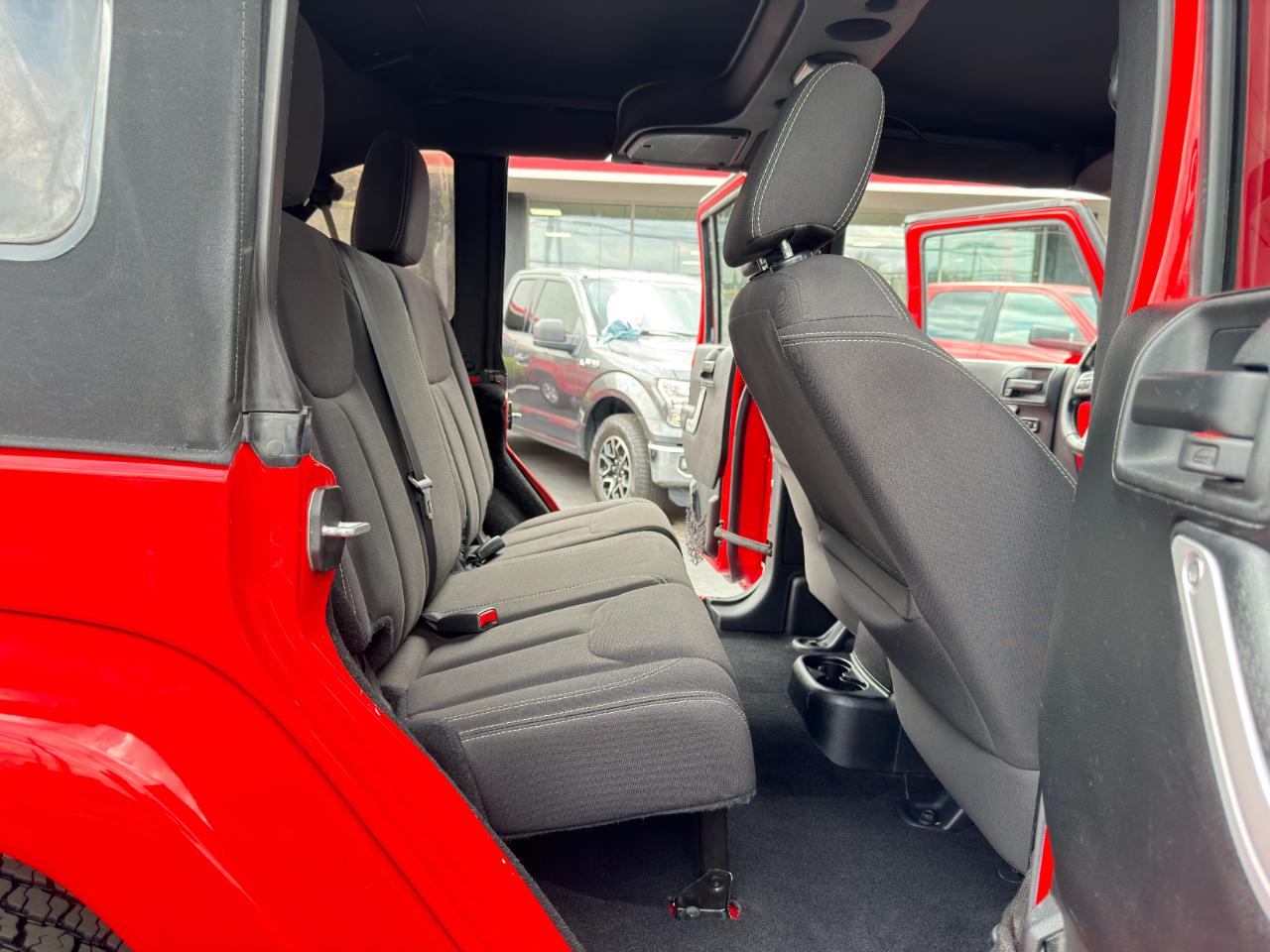 Jeep Wrangler 4WD 2dr Sahara 2017