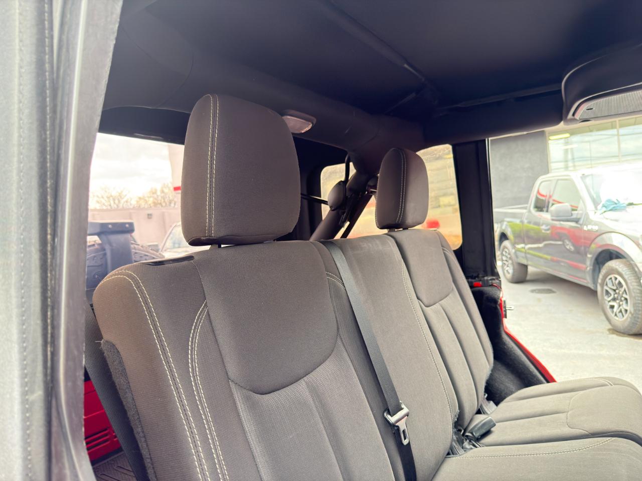 Jeep Wrangler 4WD 2dr Sahara 2017