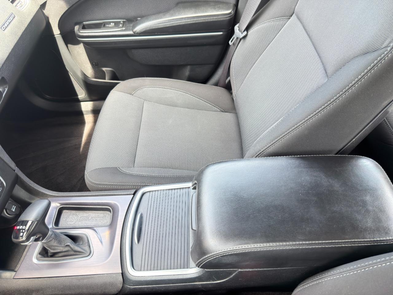 Dodge Charger SE RWD 2016
