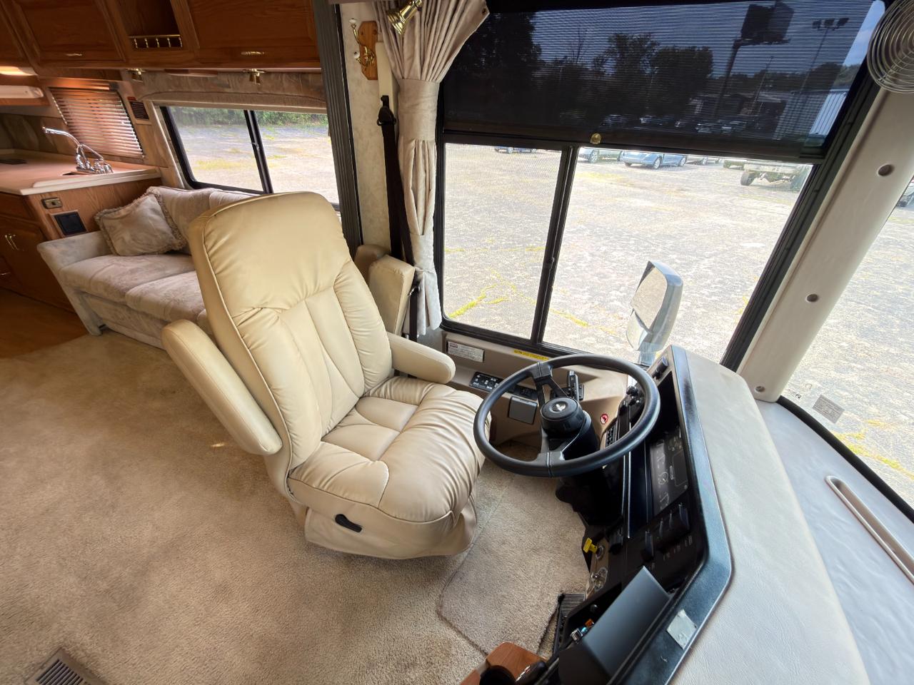 Winnebago Journey  2000