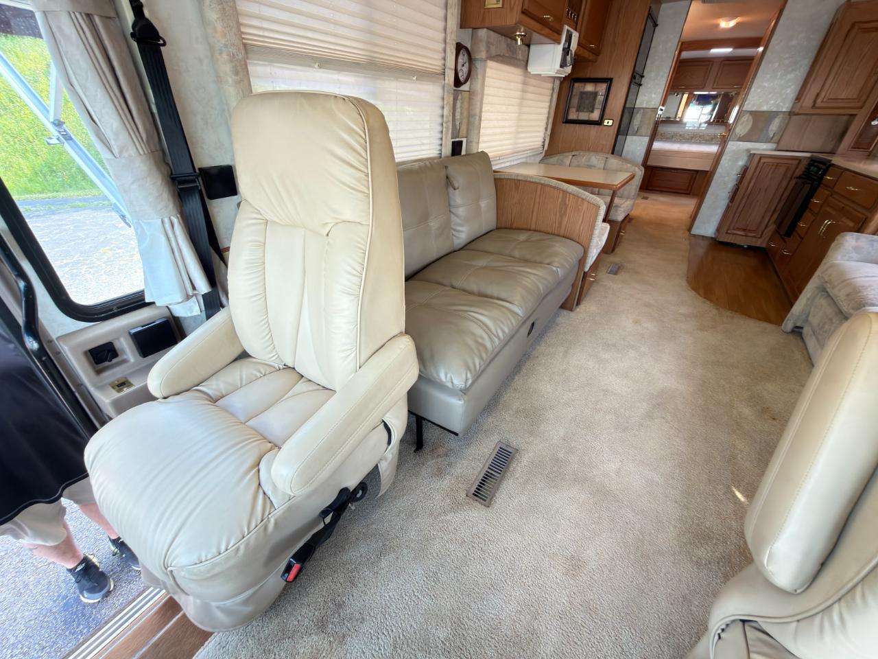 Winnebago Journey  2000