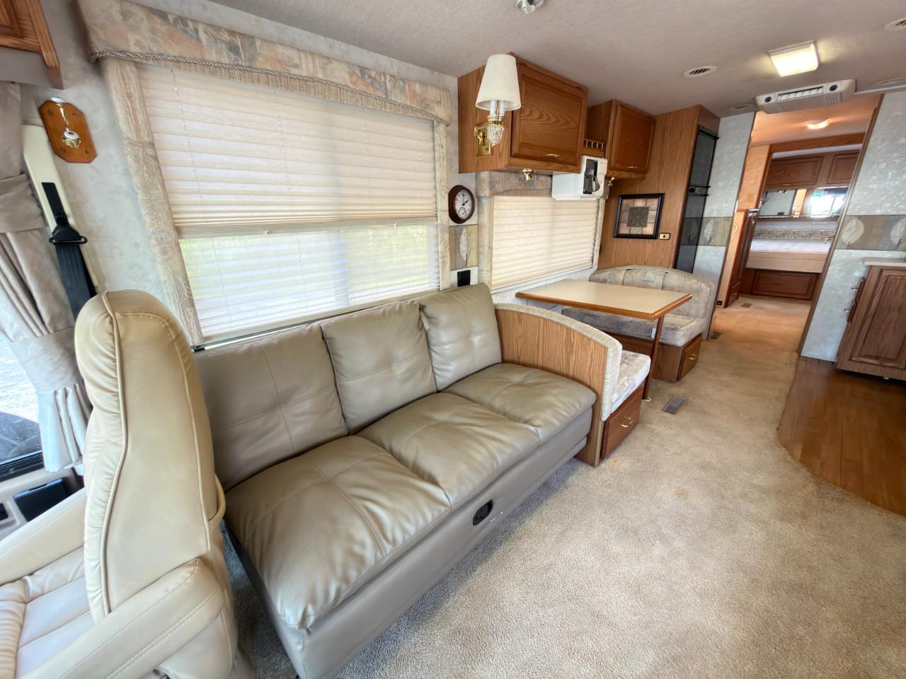 Winnebago Journey  2000