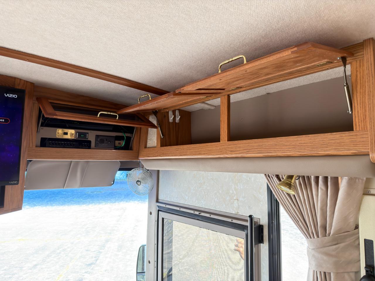 Winnebago Journey  2000