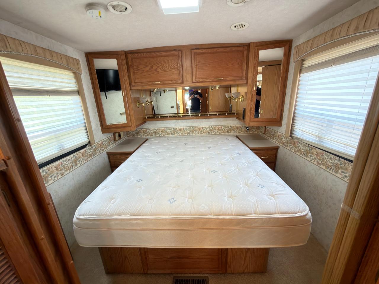 Winnebago Journey  2000