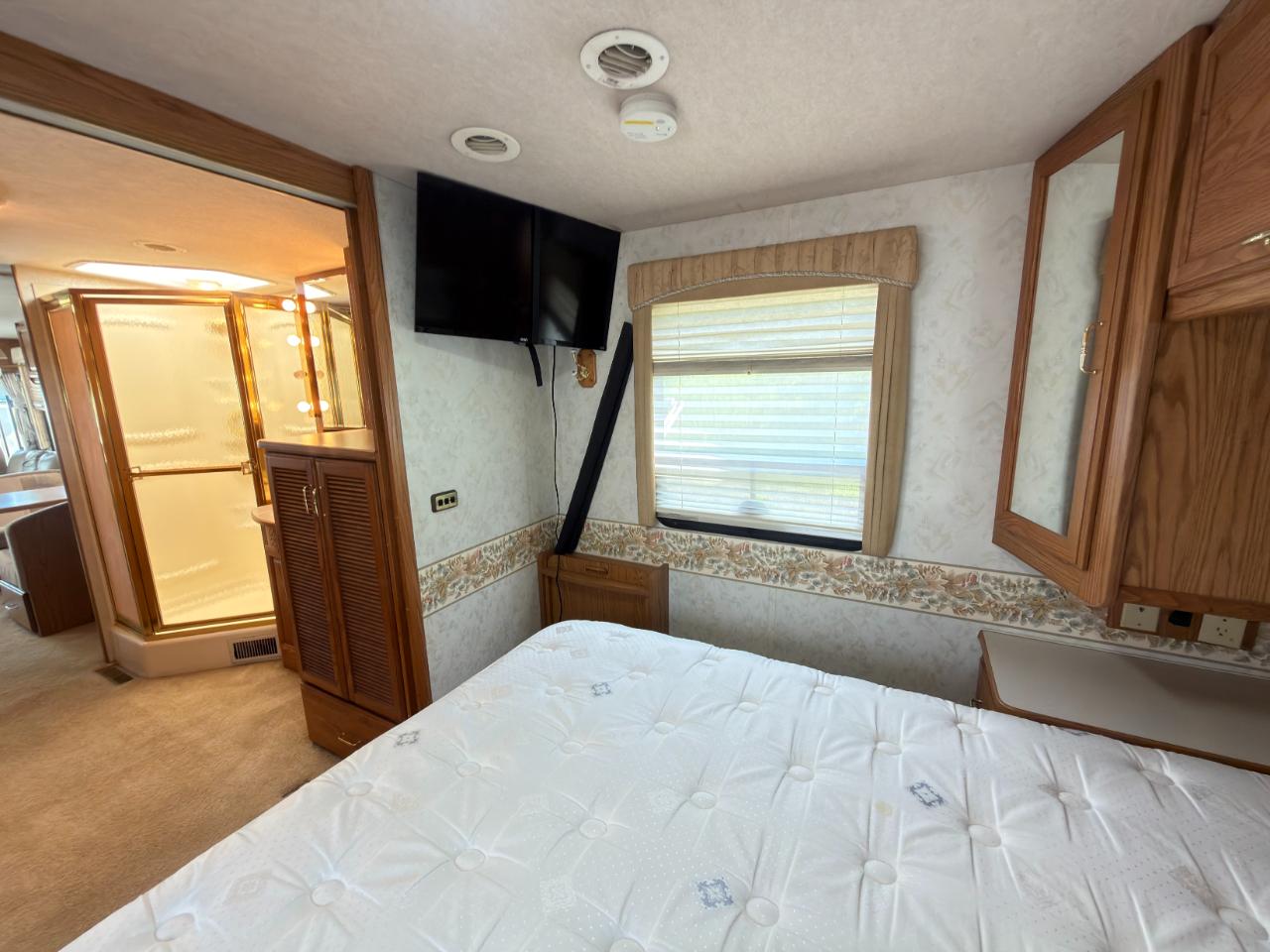 Winnebago Journey  2000