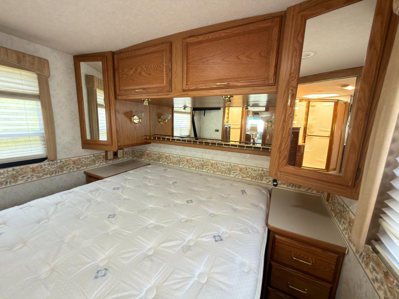 Winnebago Journey  2000