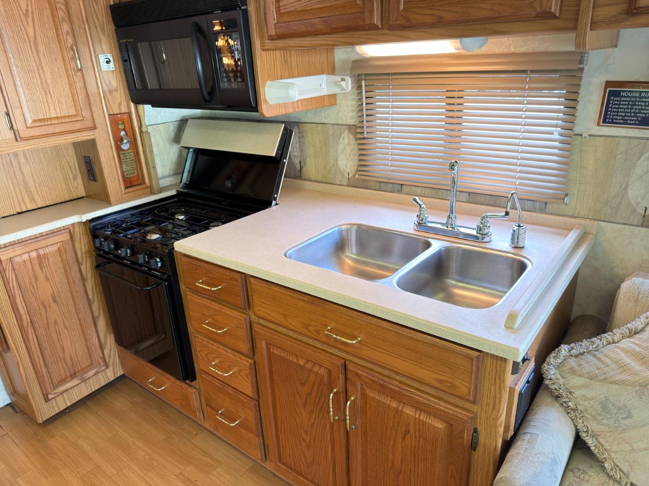 Winnebago Journey  2000