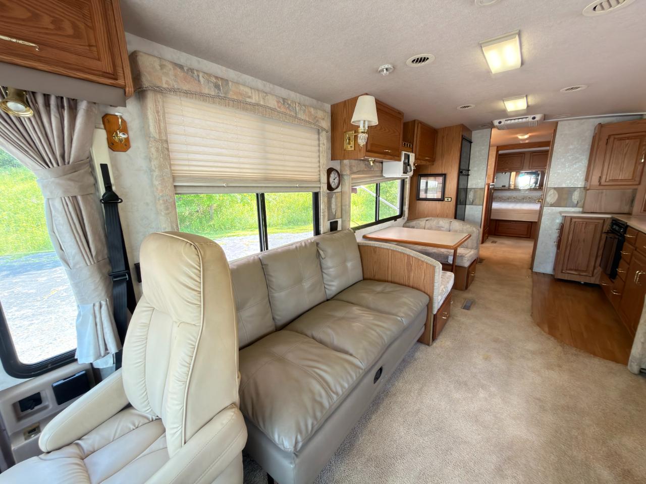 Winnebago Journey  2000
