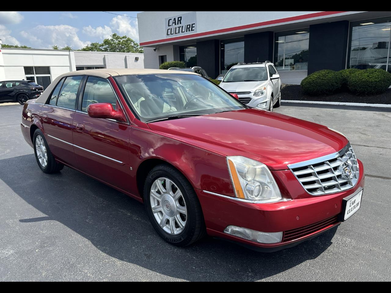 Cadillac DTS 4dr Sdn Luxury II 2008