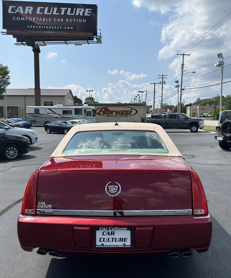 Cadillac DTS 4dr Sdn Luxury II 2008