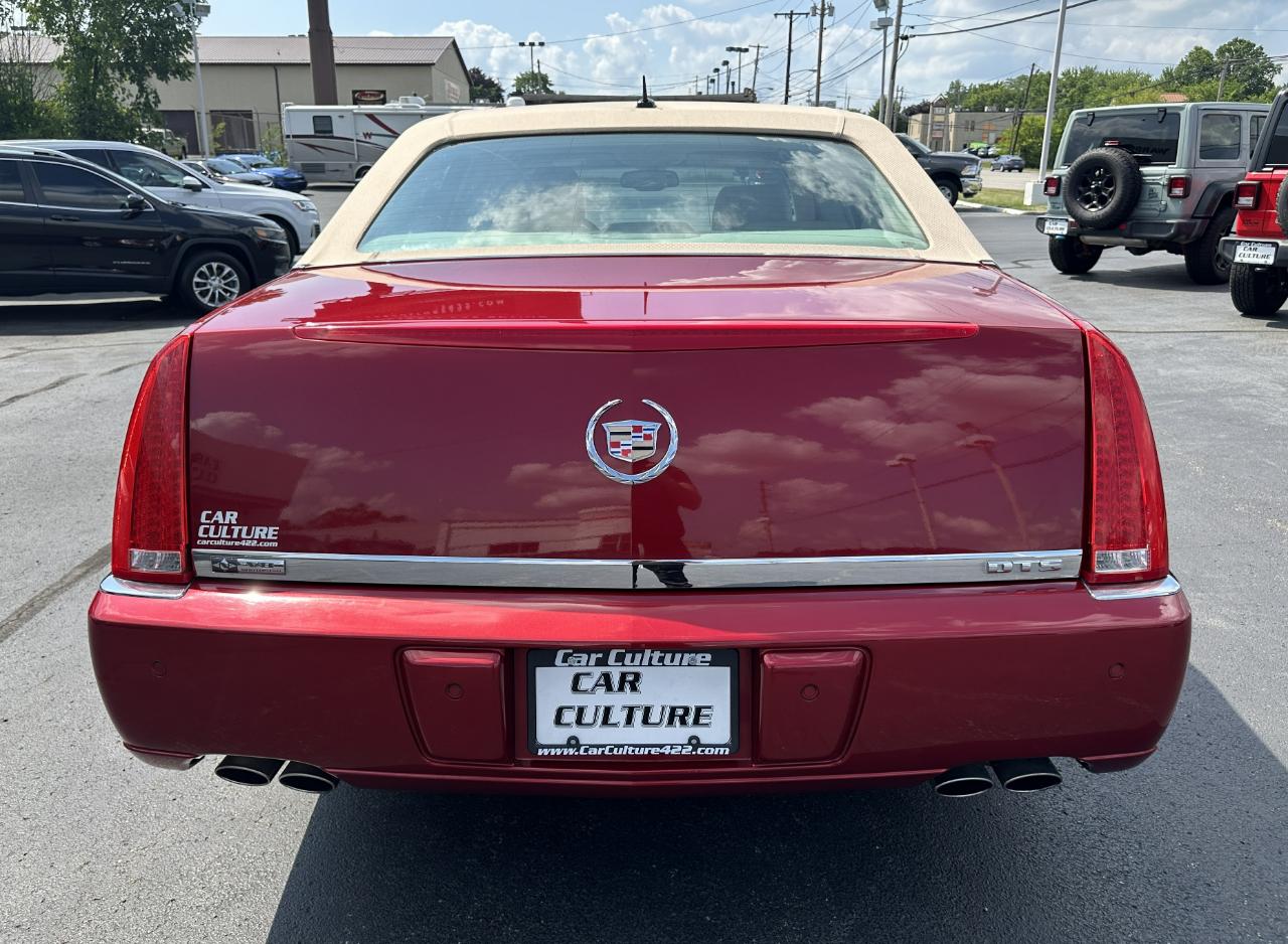 Cadillac DTS 4dr Sdn Luxury II 2008